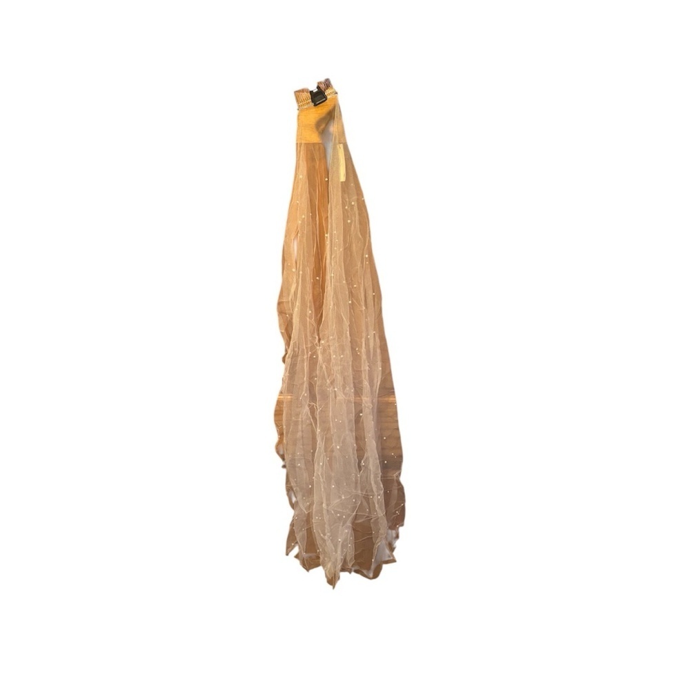 Brides and Hairpins Scattered Pearl Fingertip Veil NWT